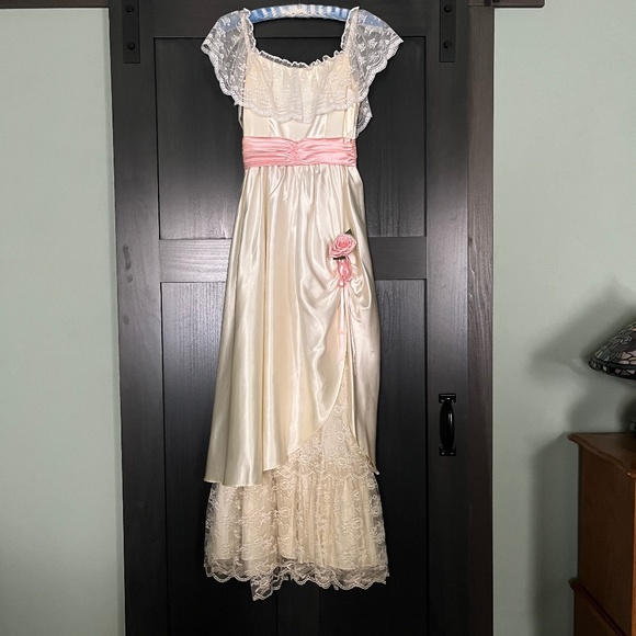 PRECIOUS MOMENTS creme satin and lace formal gown  Size 5\6 - Picture 1 of 8